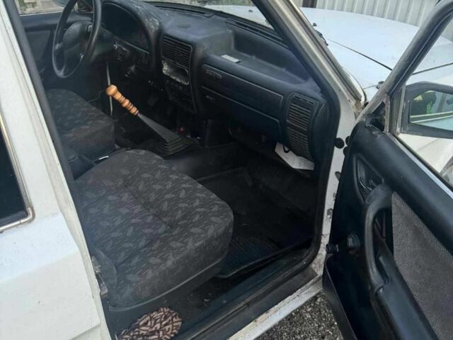 Белый ГАЗ 3110 Волга, объемом двигателя 2.5 л и пробегом 200 тыс. км за 403 $, фото 10 на Automoto.ua