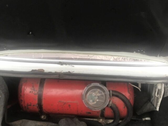 Белый ГАЗ 3110 Волга, объемом двигателя 2 л и пробегом 200 тыс. км за 600 $, фото 4 на Automoto.ua