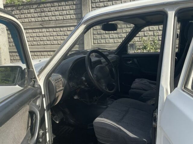 ГАЗ 3110 Волга 2000 в Днепре (Днепропетровске) на Automoto.ua Белый ГАЗ 3110 Волга, объемом двигателя 2.4 л и пробегом 200 тыс. км за 430 $, фото 4 на Automoto.ua