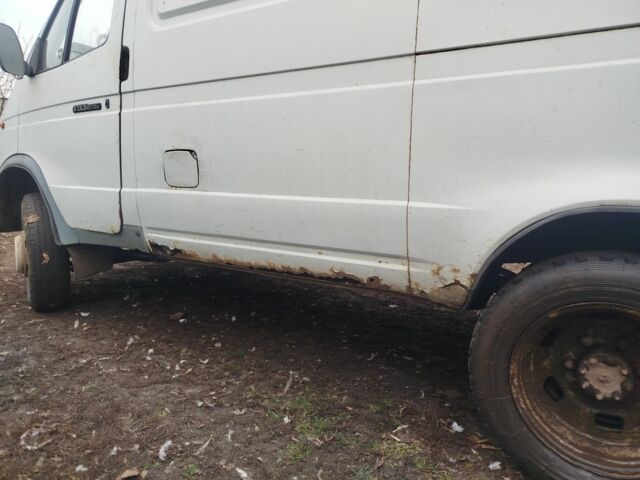 Белый ГАЗ 3110 Волга, объемом двигателя 2.45 л и пробегом 200 тыс. км за 715 $, фото 2 на Automoto.ua