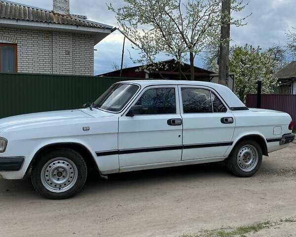 Белый ГАЗ 3110 Волга, объемом двигателя 2.4 л и пробегом 218 тыс. км за 1650 $, фото 1 на Automoto.ua