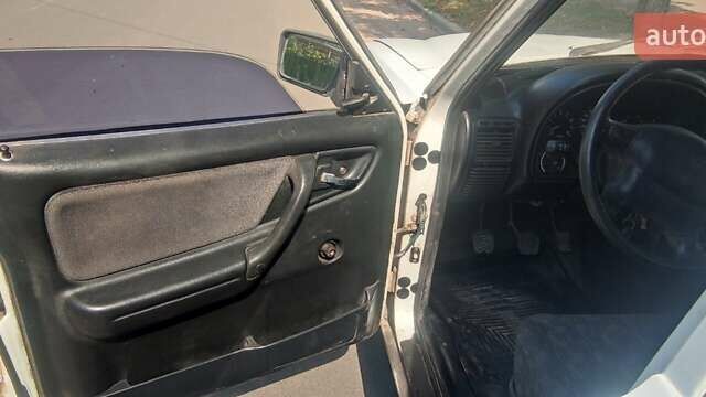 Білий ГАЗ 3110 Волга, об'ємом двигуна 2.5 л та пробігом 198 тис. км за 1050 $, фото 4 на Automoto.ua