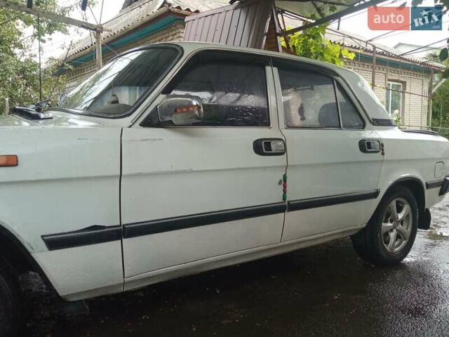 Белый ГАЗ 3110 Волга, объемом двигателя 2.45 л и пробегом 100 тыс. км за 600 $, фото 1 на Automoto.ua