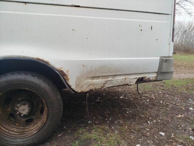 Белый ГАЗ 3110 Волга, объемом двигателя 2.45 л и пробегом 200 тыс. км за 715 $, фото 3 на Automoto.ua