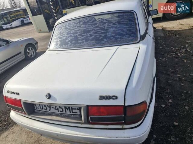 Белый ГАЗ 3110 Волга, объемом двигателя 2.5 л и пробегом 379 тыс. км за 1190 $, фото 2 на Automoto.ua