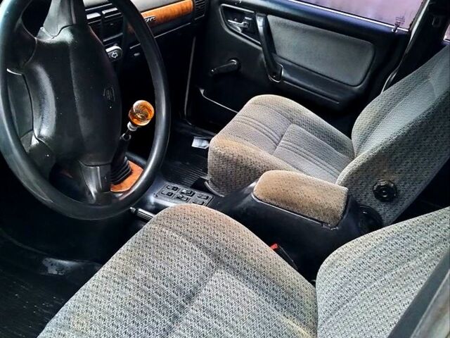 Белый ГАЗ 3110 Волга, объемом двигателя 3 л и пробегом 250 тыс. км за 1100 $, фото 6 на Automoto.ua