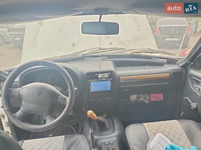 Білий ГАЗ 3110 Волга, об'ємом двигуна 2.3 л та пробігом 220 тис. км за 750 $, фото 5 на Automoto.ua