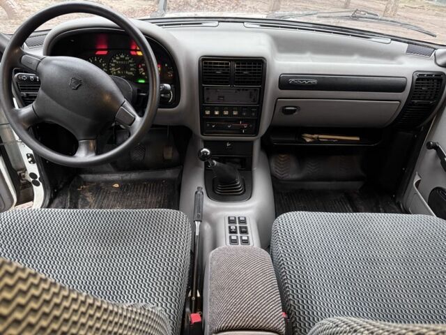 Белый ГАЗ 3110 Волга, объемом двигателя 0 л и пробегом 9 тыс. км за 1183 $, фото 3 на Automoto.ua