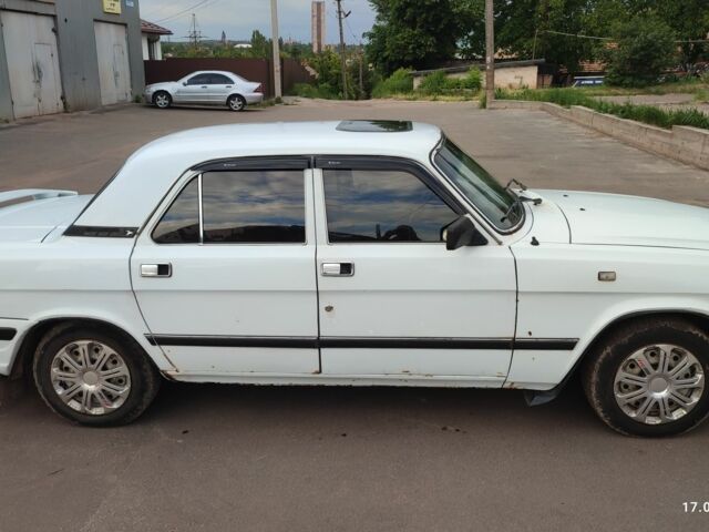 Белый ГАЗ 3110 Волга, объемом двигателя 2.4 л и пробегом 139 тыс. км за 2832 $, фото 2 на Automoto.ua