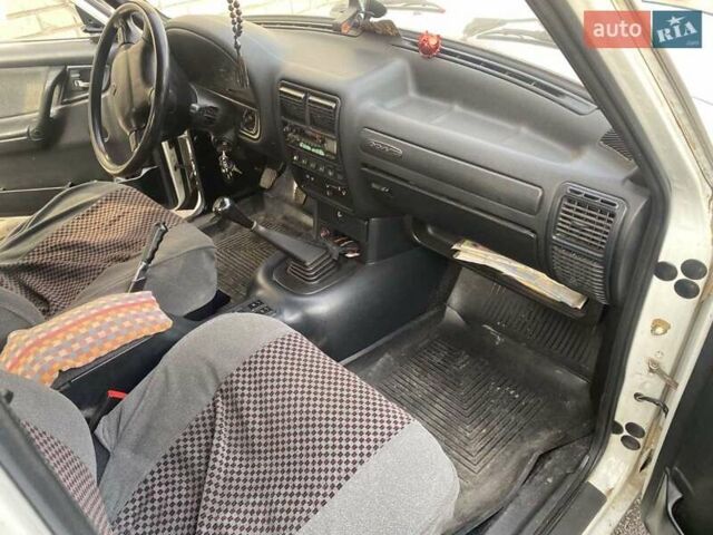 Белый ГАЗ 3110 Волга, объемом двигателя 2.3 л и пробегом 145 тыс. км за 3500 $, фото 10 на Automoto.ua