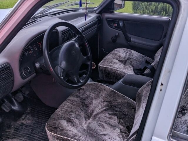 Белый ГАЗ 3110 Волга, объемом двигателя 2.4 л и пробегом 260 тыс. км за 1200 $, фото 3 на Automoto.ua