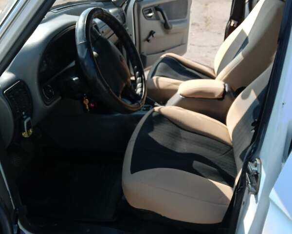 Белый ГАЗ 3110 Волга, объемом двигателя 2.3 л и пробегом 196 тыс. км за 2500 $, фото 5 на Automoto.ua