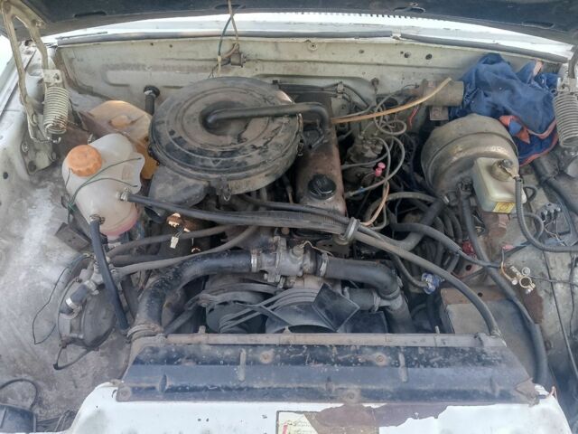 Білий ГАЗ 3110 Волга, об'ємом двигуна 2.4 л та пробігом 370 тис. км за 476 $, фото 3 на Automoto.ua