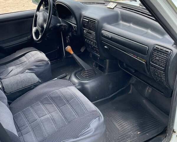 Белый ГАЗ 3110 Волга, объемом двигателя 2.3 л и пробегом 99 тыс. км за 1350 $, фото 7 на Automoto.ua