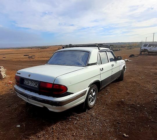 Белый ГАЗ 3110 Волга, объемом двигателя 2.3 л и пробегом 200 тыс. км за 800 $, фото 1 на Automoto.ua