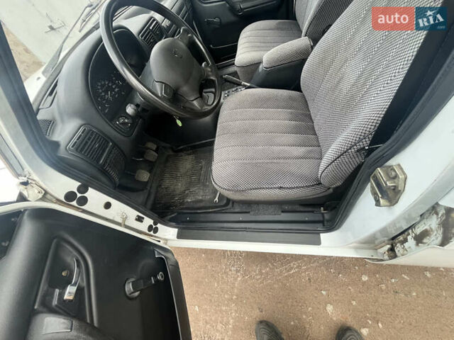 ГАЗ 3110 Волга 2002 в Коростене на Automoto.ua Белый ГАЗ 3110 Волга, объемом двигателя 2.45 л и пробегом 35 тыс. км за 2999 $, фото 17 на Automoto.ua