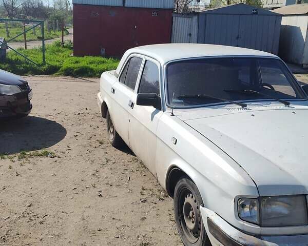 Белый ГАЗ 3110 Волга, объемом двигателя 2.5 л и пробегом 210 тыс. км за 1000 $, фото 2 на Automoto.ua