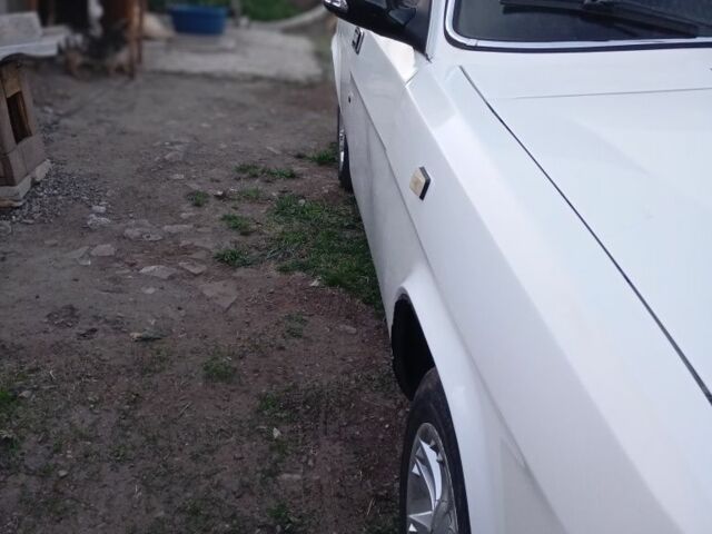 Білий ГАЗ 3110 Волга, об'ємом двигуна 2.3 л та пробігом 247 тис. км за 2000 $, фото 5 на Automoto.ua