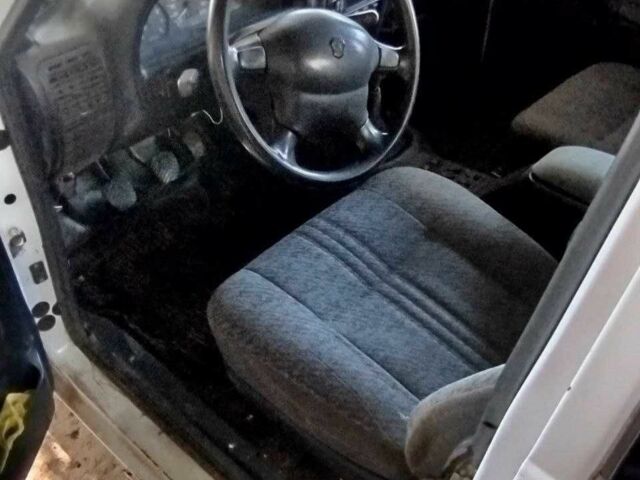 Белый ГАЗ 3110 Волга, объемом двигателя 2.4 л и пробегом 300 тыс. км за 850 $, фото 3 на Automoto.ua