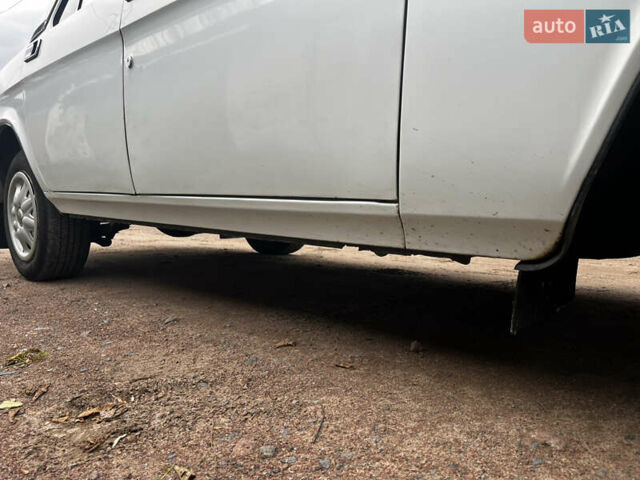 ГАЗ 3110 Волга 2002 в Коростене на Automoto.ua Белый ГАЗ 3110 Волга, объемом двигателя 2.45 л и пробегом 35 тыс. км за 2999 $, фото 12 на Automoto.ua