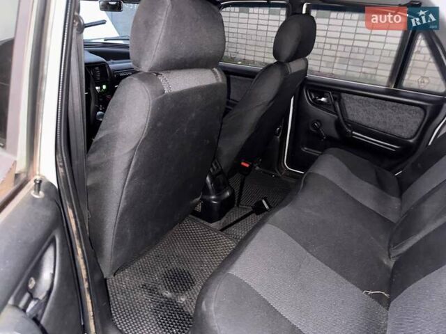 Білий ГАЗ 3110 Волга, об'ємом двигуна 2.3 л та пробігом 89 тис. км за 1800 $, фото 5 на Automoto.ua