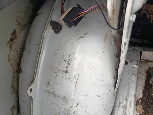 Білий ГАЗ 3110 Волга, об'ємом двигуна 2.4 л та пробігом 145 тис. км за 485 $, фото 5 на Automoto.ua