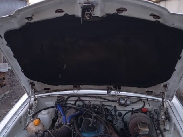 Білий ГАЗ 3110 Волга, об'ємом двигуна 2.3 л та пробігом 247 тис. км за 2000 $, фото 4 на Automoto.ua