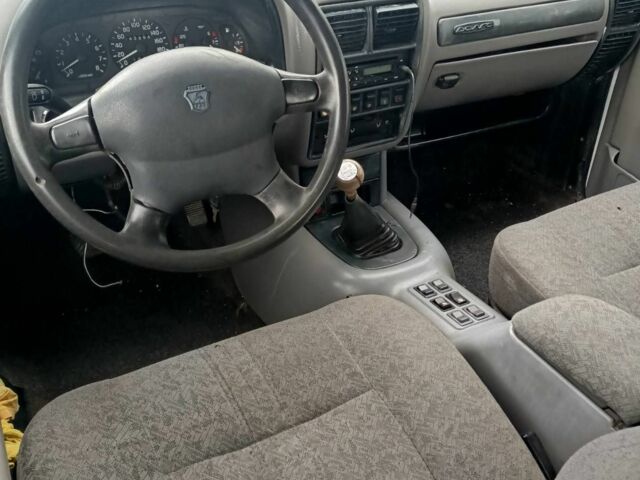 Белый ГАЗ 3110 Волга, объемом двигателя 0 л и пробегом 300 тыс. км за 469 $, фото 5 на Automoto.ua