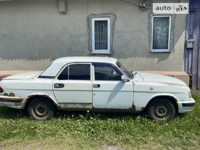 Белый ГАЗ 3110 Волга, объемом двигателя 2.5 л и пробегом 200 тыс. км за 674 $, фото 2 на Automoto.ua