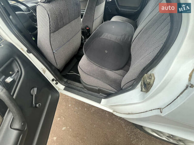 ГАЗ 3110 Волга 2002 в Коростене на Automoto.ua Белый ГАЗ 3110 Волга, объемом двигателя 2.45 л и пробегом 35 тыс. км за 2999 $, фото 19 на Automoto.ua