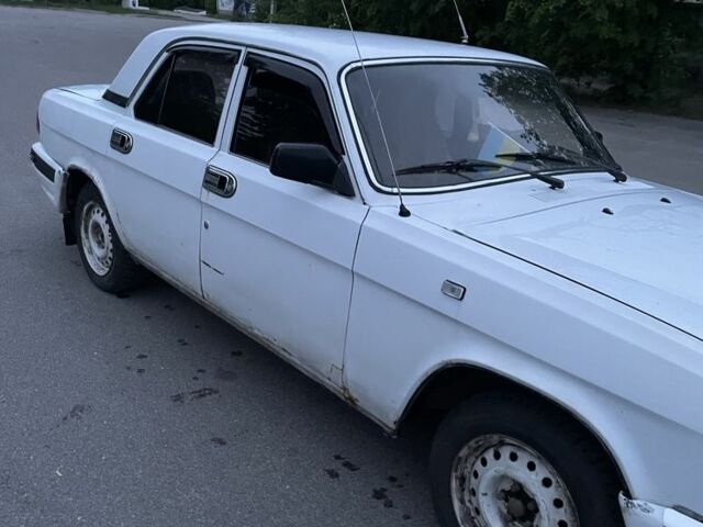 Белый ГАЗ 3110 Волга, объемом двигателя 2.4 л и пробегом 240 тыс. км за 250 $, фото 1 на Automoto.ua