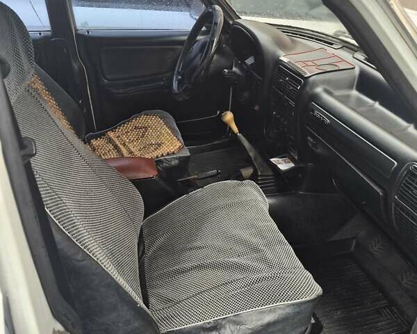 Белый ГАЗ 3110 Волга, объемом двигателя 2.4 л и пробегом 136 тыс. км за 1000 $, фото 4 на Automoto.ua