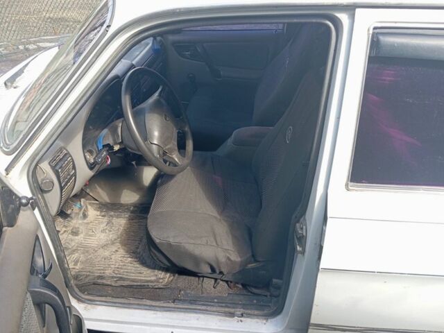 ГАЗ 3110 Волга 2003 в Житомире на Automoto.ua Белый ГАЗ 3110 Волга, объемом двигателя 2.4 л и пробегом 3 тыс. км за 600 $, фото 4 на Automoto.ua