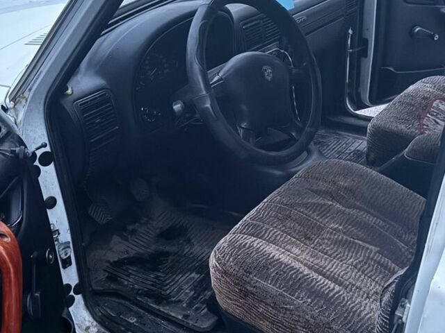 Белый ГАЗ 3110 Волга, объемом двигателя 2.4 л и пробегом 240 тыс. км за 250 $, фото 11 на Automoto.ua