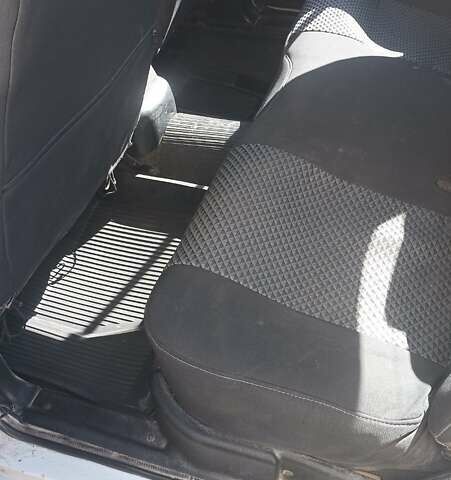 ГАЗ 3110 Волга 2003 в Каменце-Подольском на Automoto.ua Белый ГАЗ 3110 Волга, объемом двигателя 2.45 л и пробегом 179 тыс. км за 1100 $, фото 12 на Automoto.ua