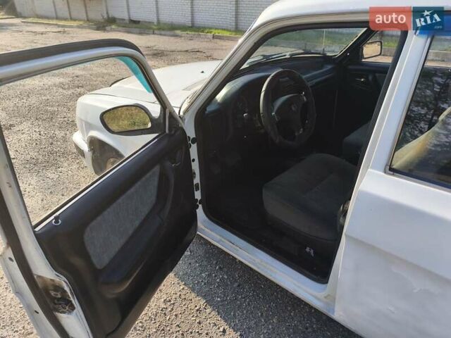 Белый ГАЗ 3110 Волга, объемом двигателя 2.4 л и пробегом 229 тыс. км за 700 $, фото 7 на Automoto.ua