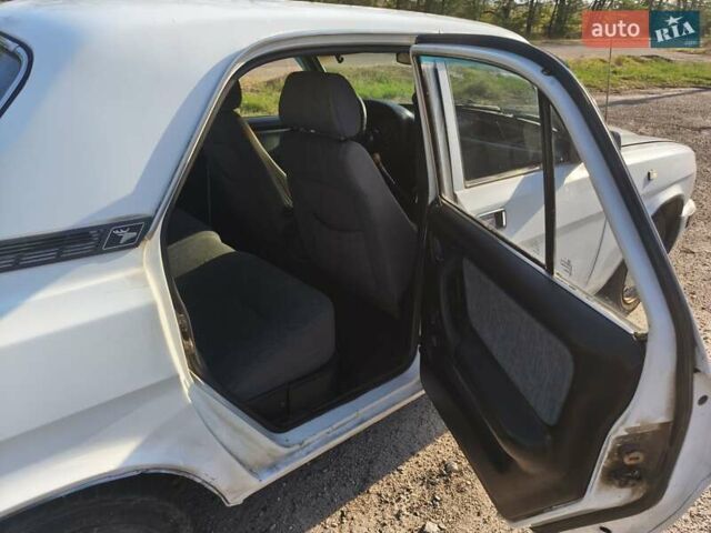 Белый ГАЗ 3110 Волга, объемом двигателя 2.4 л и пробегом 229 тыс. км за 700 $, фото 11 на Automoto.ua