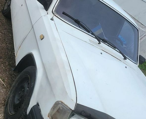 Белый ГАЗ 3110 Волга, объемом двигателя 2.4 л и пробегом 230 тыс. км за 899 $, фото 2 на Automoto.ua