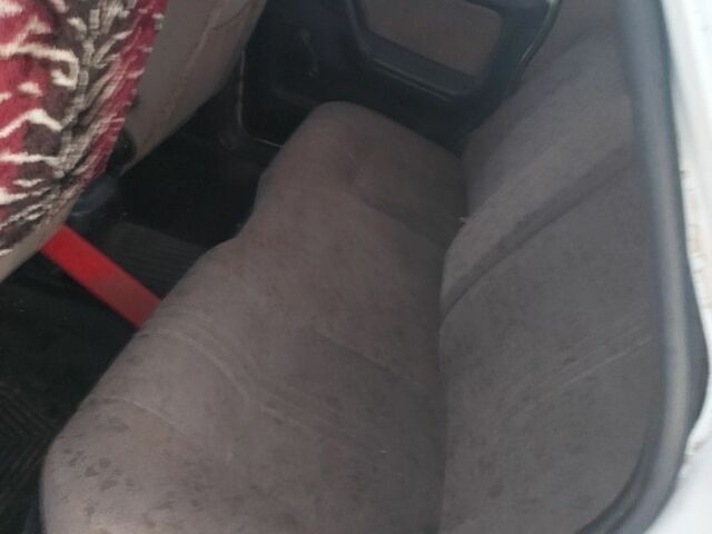 Белый ГАЗ 3110 Волга, объемом двигателя 2.4 л и пробегом 300 тыс. км за 302 $, фото 2 на Automoto.ua