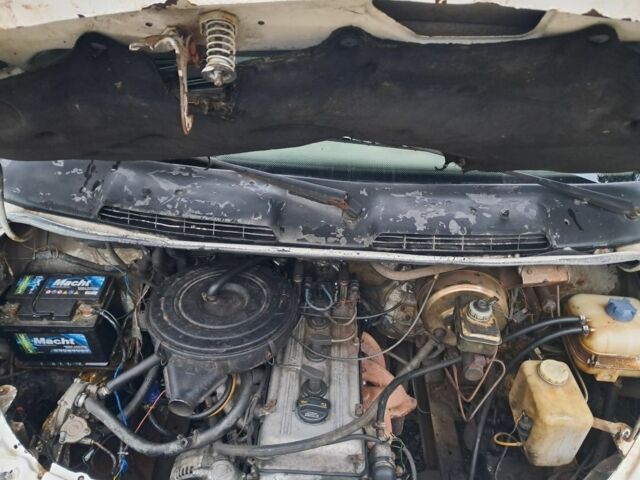 Белый ГАЗ 3110 Волга, объемом двигателя 2.3 л и пробегом 77 тыс. км за 2100 $, фото 3 на Automoto.ua