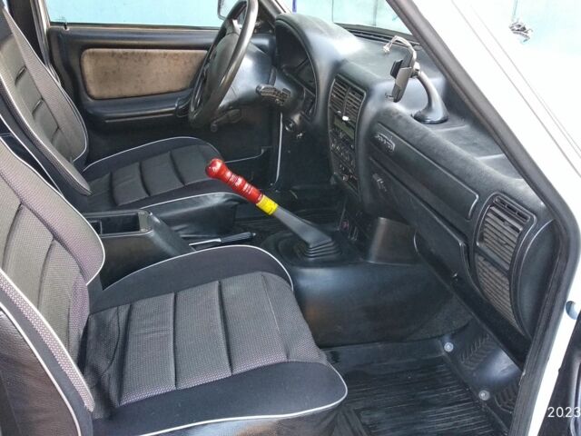 Белый ГАЗ 3110 Волга, объемом двигателя 2.4 л и пробегом 170 тыс. км за 713 $, фото 6 на Automoto.ua