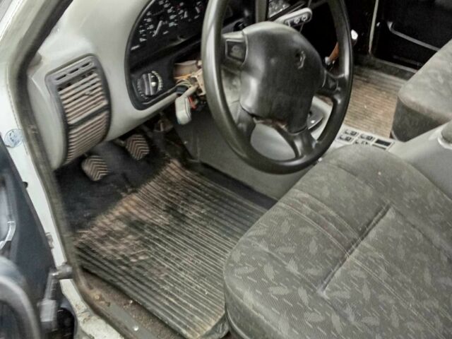 Белый ГАЗ 3110 Волга, объемом двигателя 2.4 л и пробегом 3 тыс. км за 595 $, фото 3 на Automoto.ua