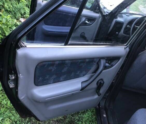 Чорний ГАЗ 3110 Волга, об'ємом двигуна 2.3 л та пробігом 350 тис. км за 950 $, фото 4 на Automoto.ua