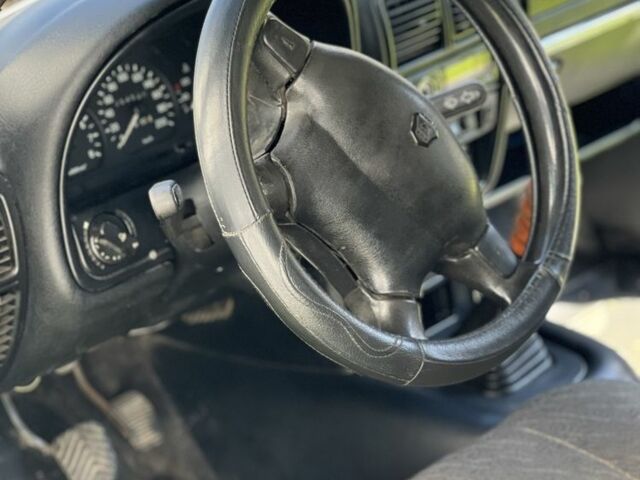 Черный ГАЗ 3110 Волга, объемом двигателя 2.4 л и пробегом 254 тыс. км за 950 $, фото 6 на Automoto.ua