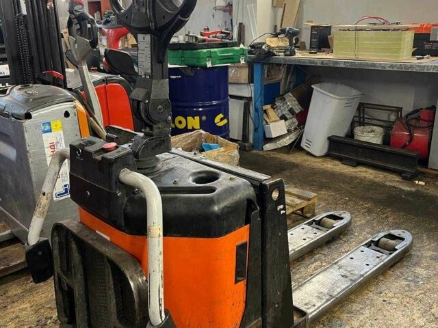 ГАЗ 3110 Волга, об'ємом двигуна 2.45 л та пробігом 0 тис. км за 4658 $, фото 9 на Automoto.ua