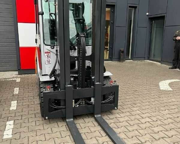 ГАЗ 3110 Волга, объемом двигателя 2.45 л и пробегом 0 тыс. км за 4622 $, фото 14 на Automoto.ua