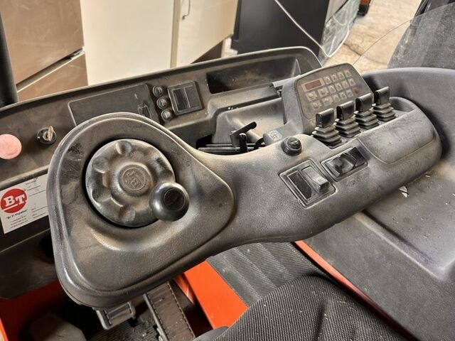 ГАЗ 3110 Волга, объемом двигателя 2.45 л и пробегом 0 тыс. км за 5000 $, фото 2 на Automoto.ua