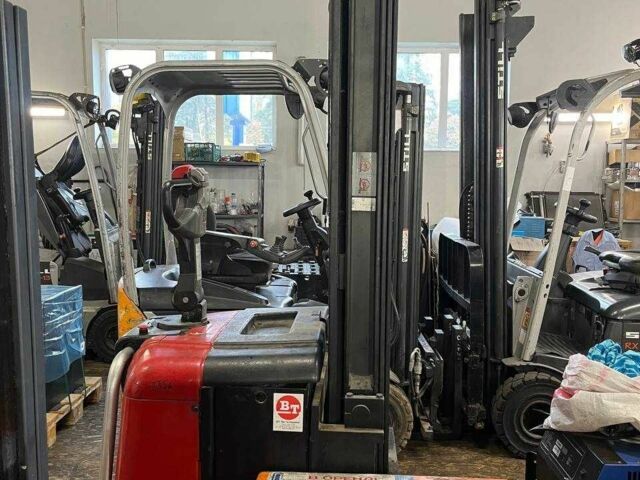 ГАЗ 3110 Волга 2006 у Києві на Automoto.ua ГАЗ 3110 Волга, об'ємом двигуна 2.45 л та пробігом 0 тис. км за 10487 $, фото 18 на Automoto.ua