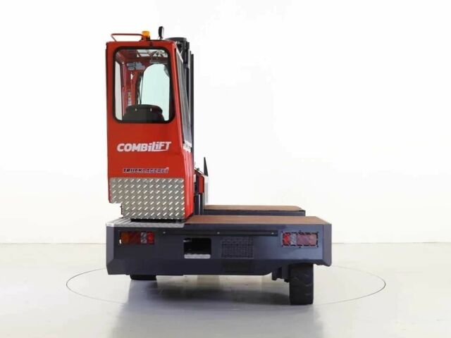 ГАЗ 3110 Волга, об'ємом двигуна 2.45 л та пробігом 0 тис. км за 98914 $, фото 7 на Automoto.ua