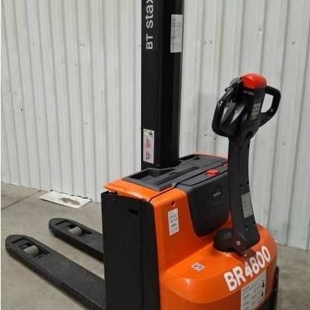 ГАЗ 3110 Волга, об'ємом двигуна 2.45 л та пробігом 0 тис. км за 8041 $, фото 2 на Automoto.ua